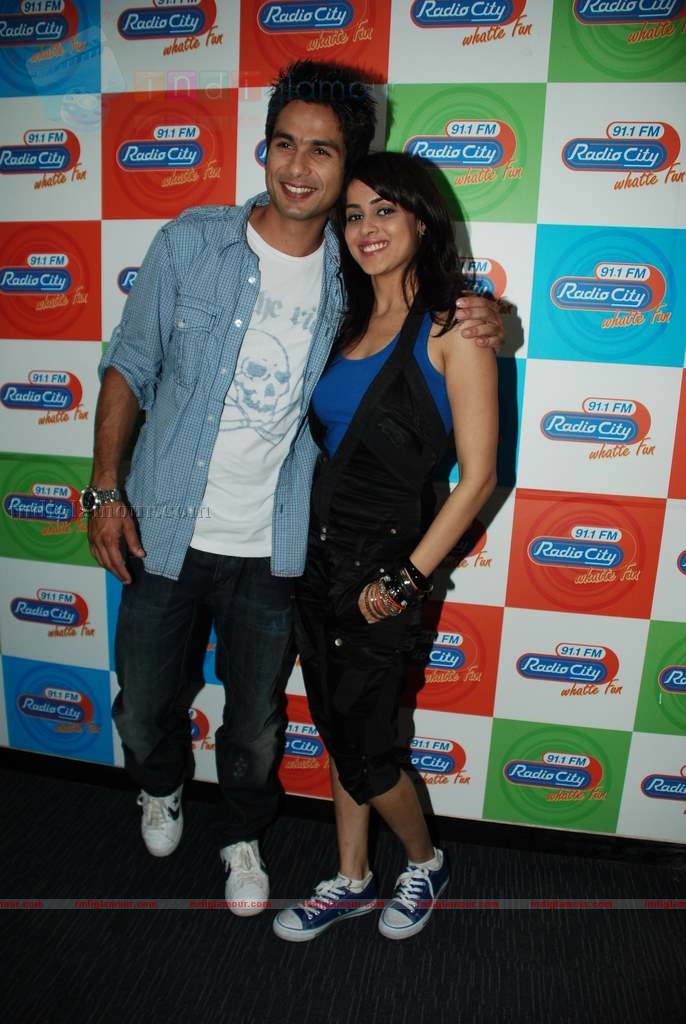 Shahid and Genelia promote Chance Pe Dance at Radio City 91.1 FM Event hd photo