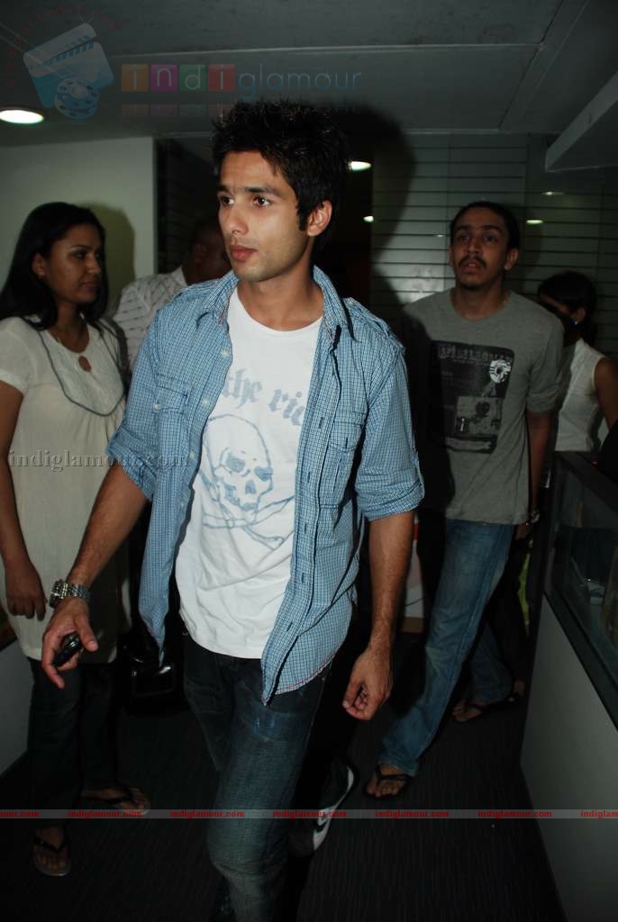 Shahid and Genelia promote Chance Pe Dance at Radio City 91.1 FM Event hd photo