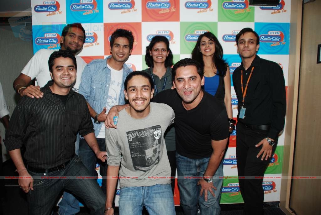 Shahid and Genelia promote Chance Pe Dance at Radio City 91.1 FM Event hd photo