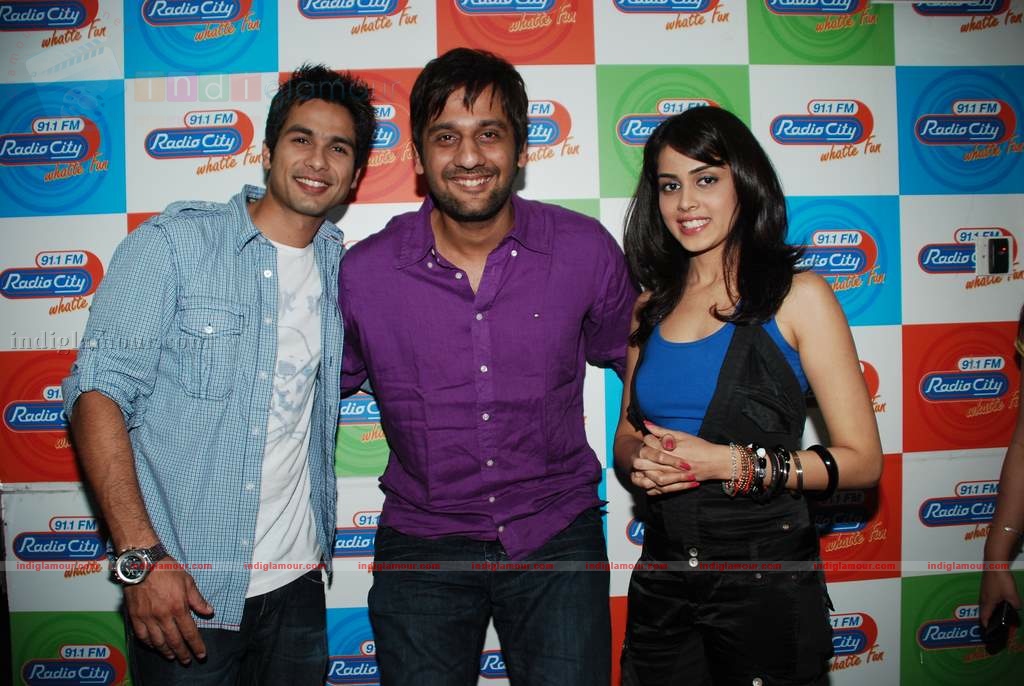 Shahid and Genelia promote Chance Pe Dance at Radio City 91.1 FM Event hd photo