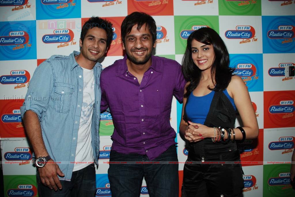 Shahid and Genelia promote Chance Pe Dance at Radio City 91.1 FM Event hd photo