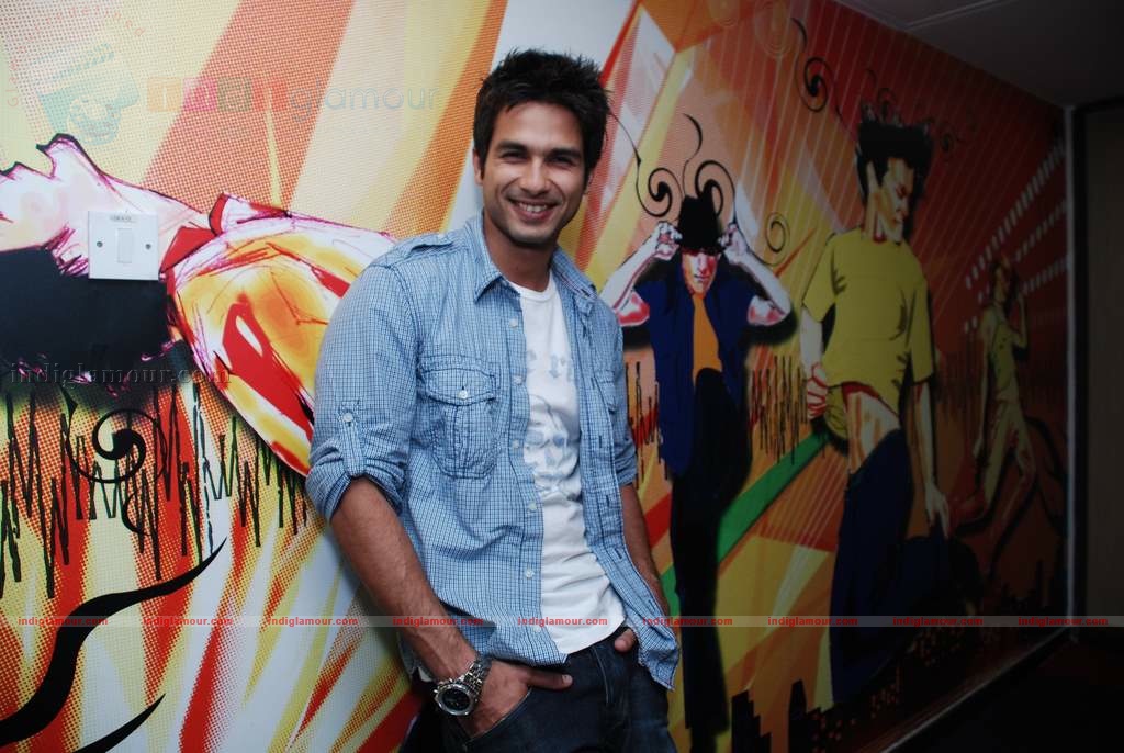 Shahid and Genelia promote Chance Pe Dance at Radio City 91.1 FM Event hd photo