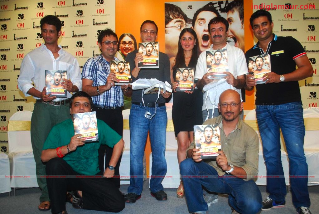 Kareena Kapoor, Sharman Joshi and Madhavan at the 3 Idiots Scrap Book Launch Event hd photo