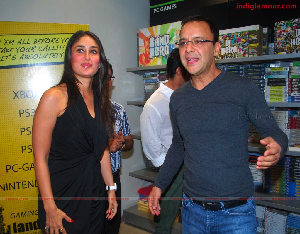 Kareena Kapoor, Sharman Joshi and Madhavan at the 3 Idiots Scrap Book Launch Event hd photo
