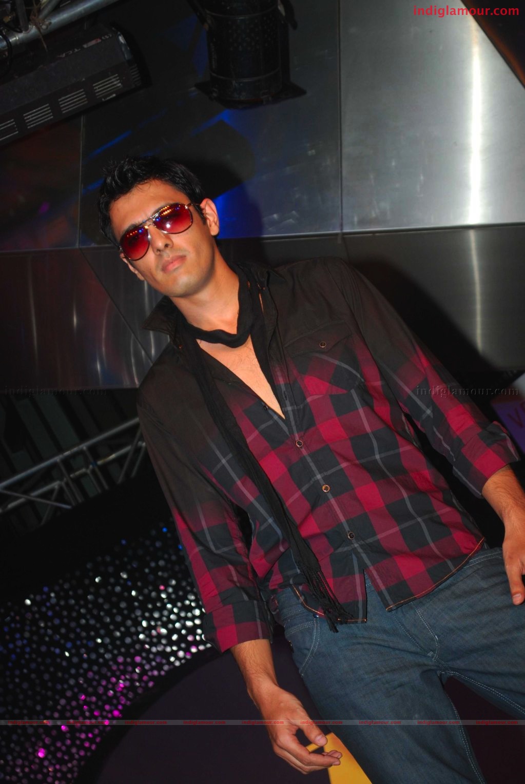 John Abraham endorses Van Heusen's V DOT clubwear at the Oberoi Mall Event hd photo