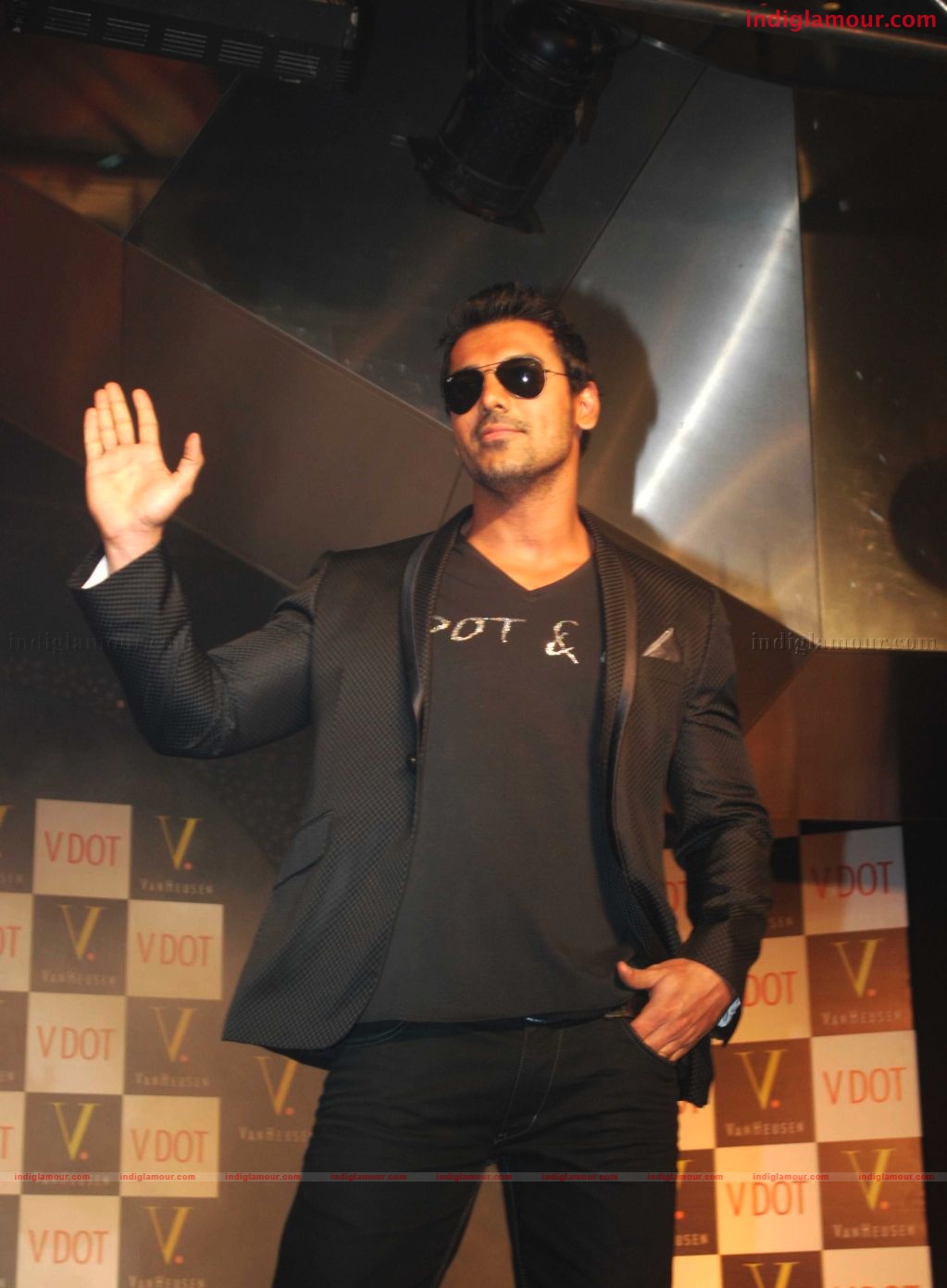 John Abraham endorses Van Heusen's V DOT clubwear at the Oberoi Mall Event hd photo