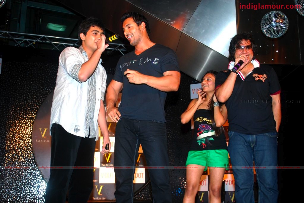 John Abraham endorses Van Heusen's V DOT clubwear at the Oberoi Mall Event hd photo