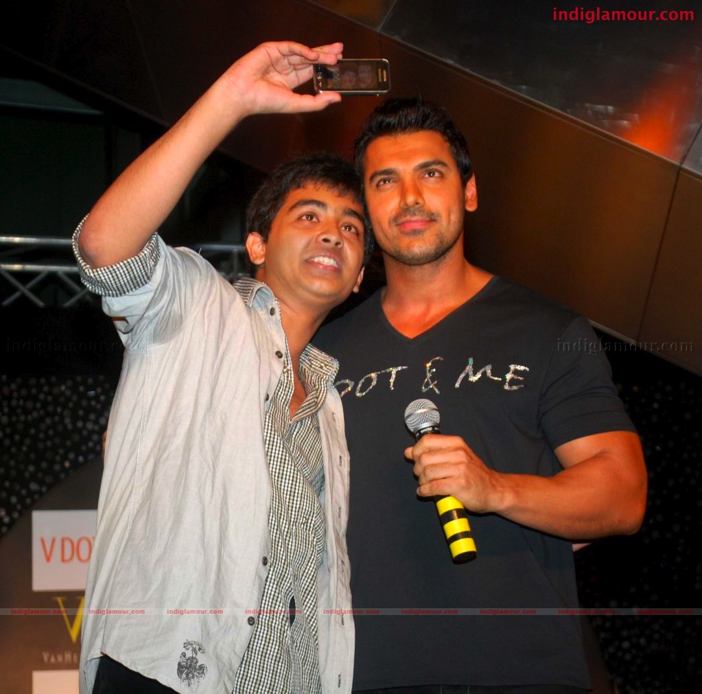 John Abraham endorses Van Heusen's V DOT clubwear at the Oberoi Mall Event hd photo