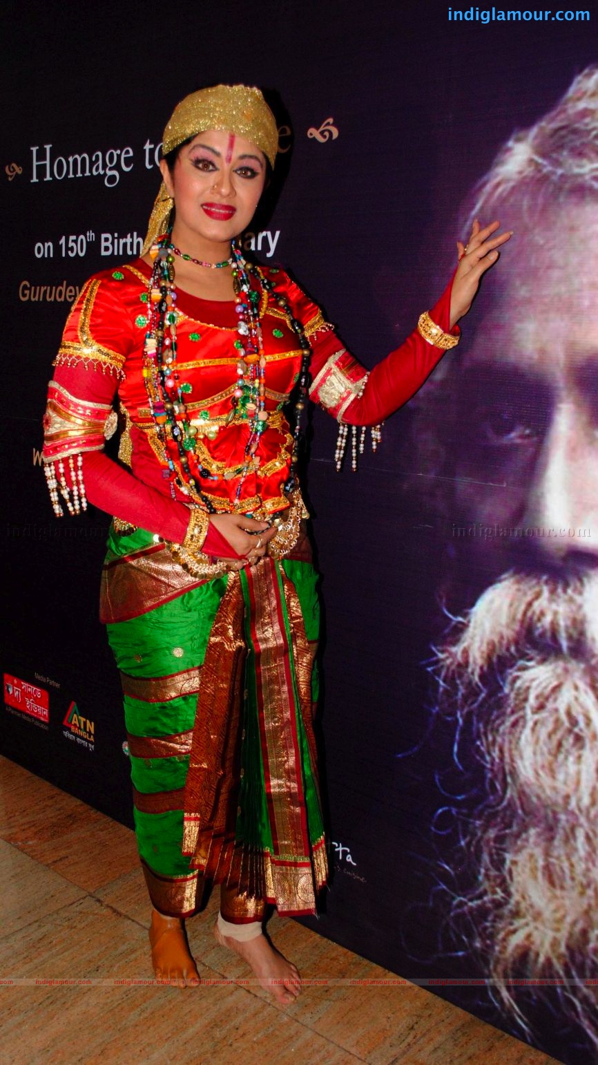 Rituparna and Sudha pay homage to Ravindranath Tagore Event hd photo