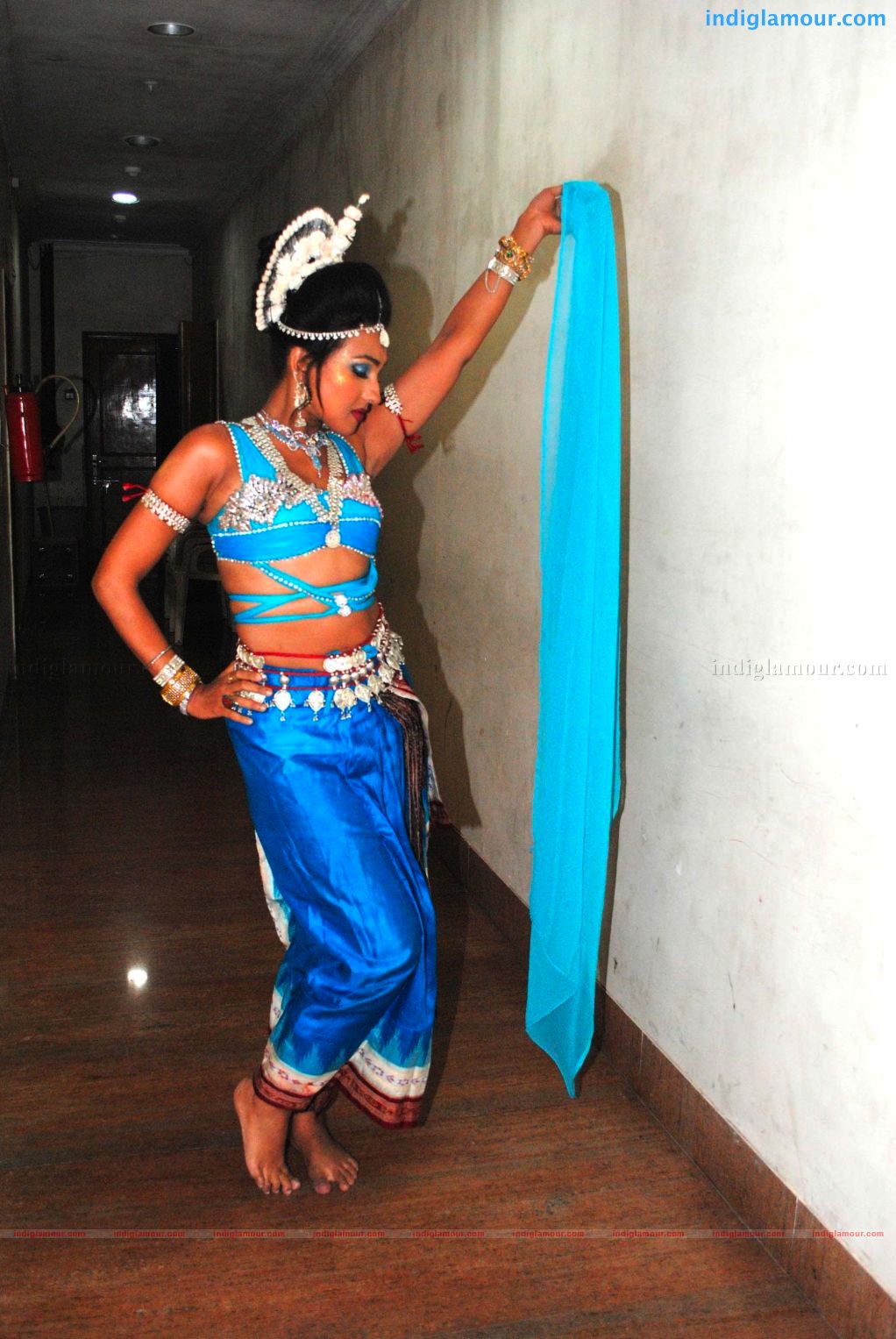 Rituparna and Sudha pay homage to Ravindranath Tagore Event hd photo
