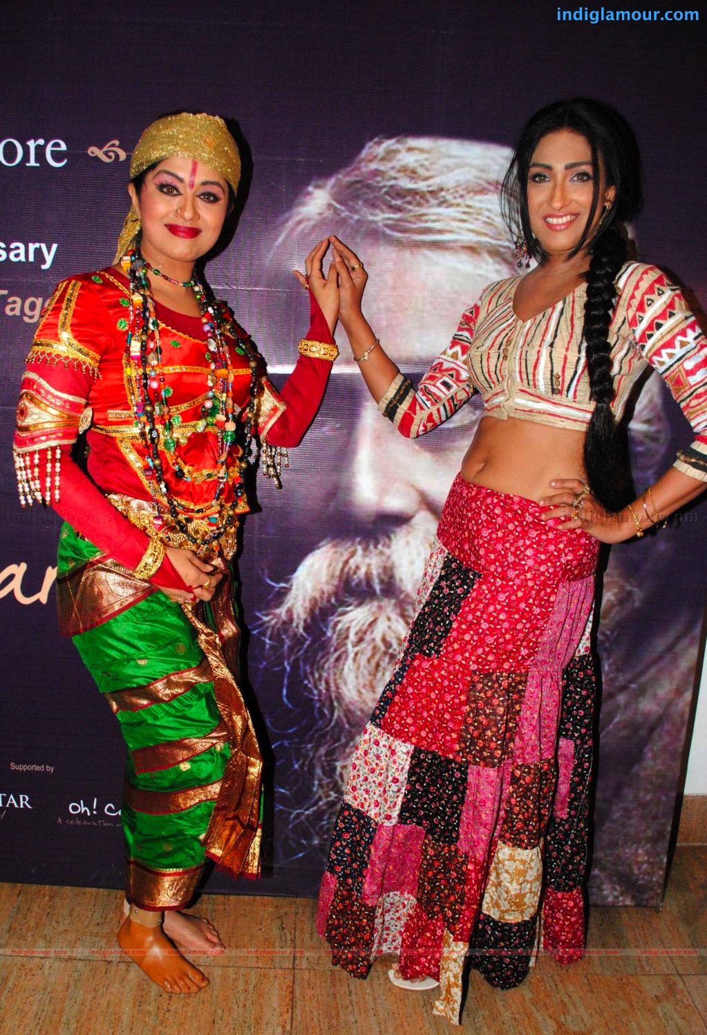 Rituparna and Sudha pay homage to Ravindranath Tagore Event hd photo