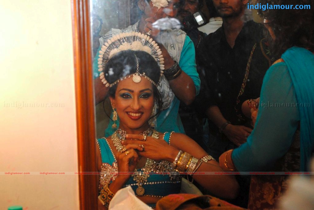 Rituparna and Sudha pay homage to Ravindranath Tagore Event hd photo