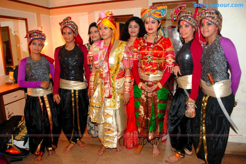 Rituparna and Sudha pay homage to Ravindranath Tagore Event hd photo