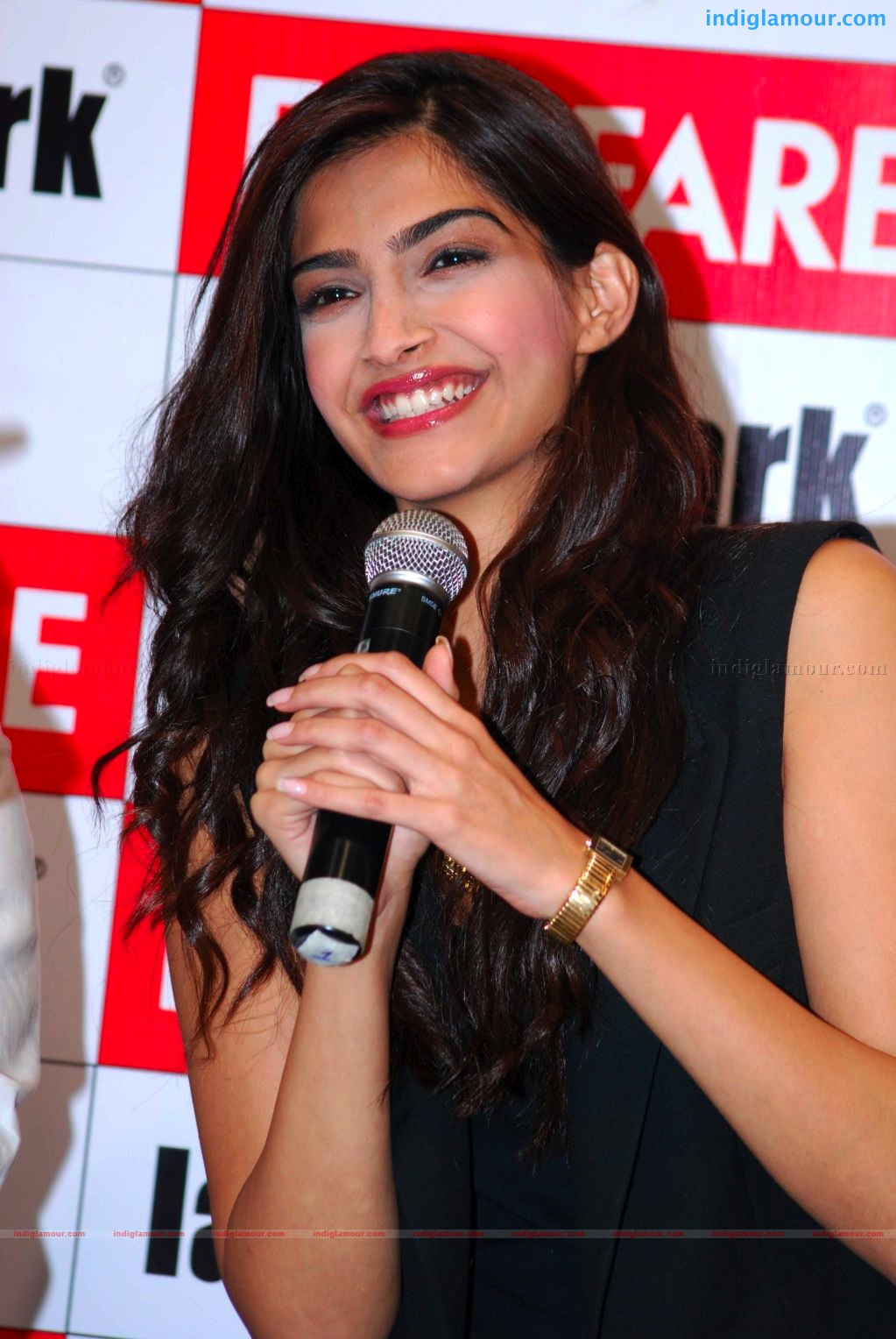 Sonam Kapoor at the Launch of Latest Issue of Filmfare Event hd photo