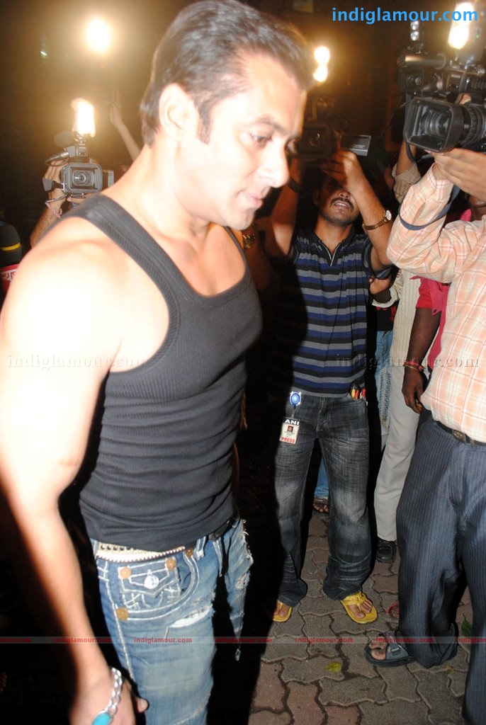 Salman at Aamir Khan's bash for Argentinian music director Event hd photo