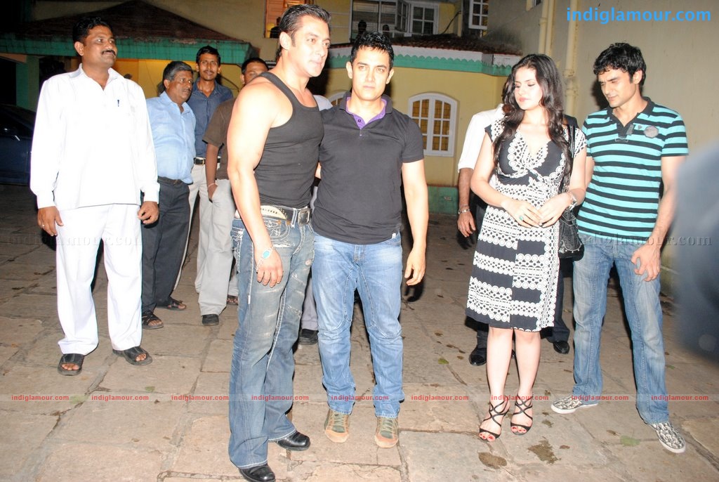 Salman at Aamir Khan's bash for Argentinian music director Event hd photo
