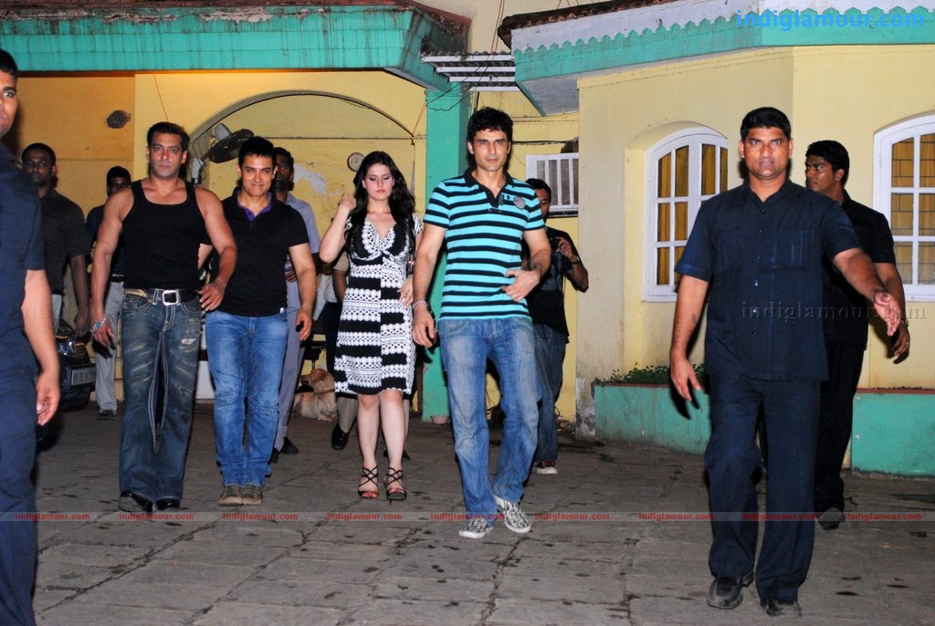 Salman at Aamir Khan's bash for Argentinian music director Event hd photo
