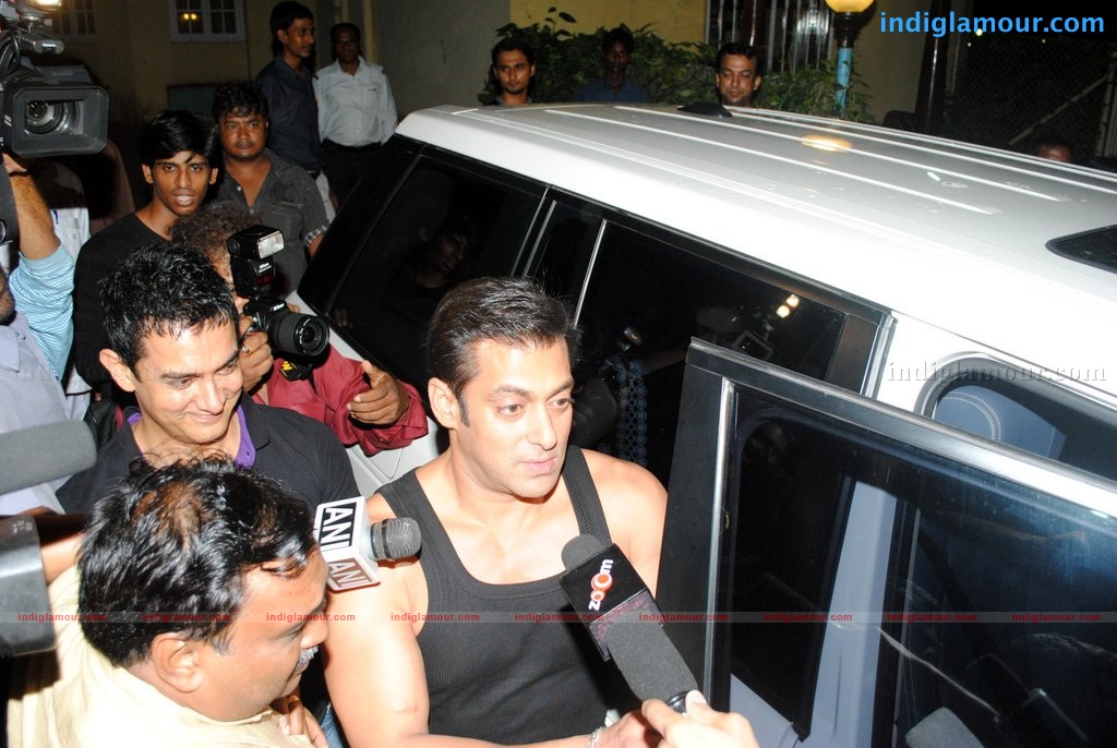 Salman at Aamir Khan's bash for Argentinian music director Event hd photo