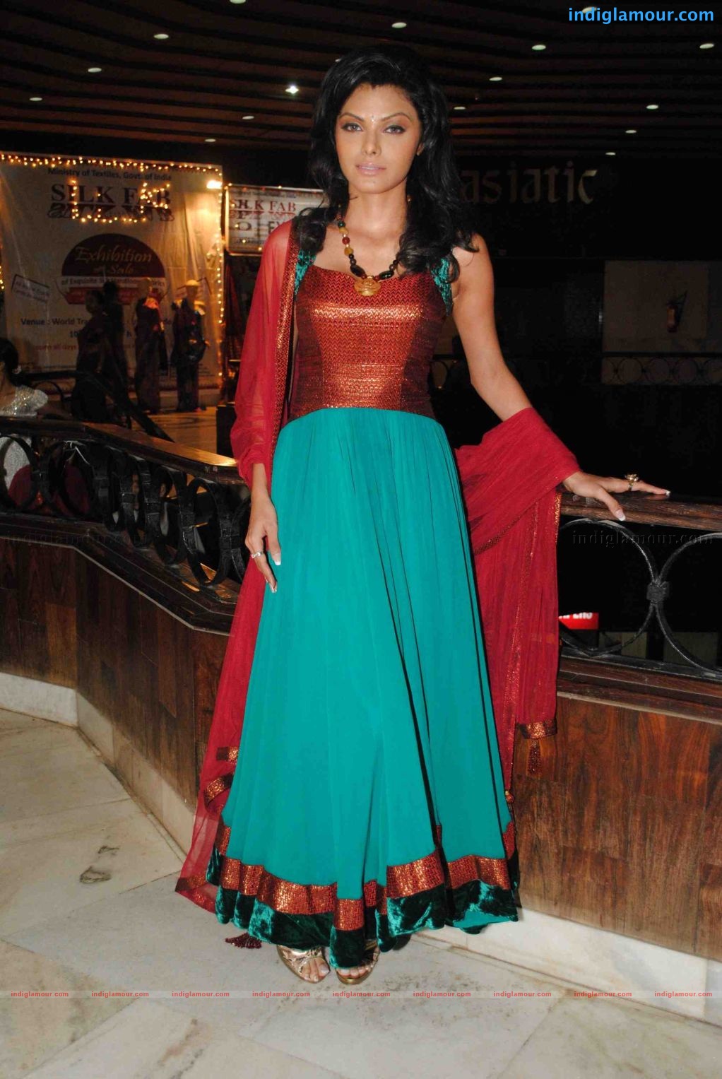 Sophie Chaudhary Sherlyn Chopra at 'Brides of Mumbai' exhibition Event hd photo