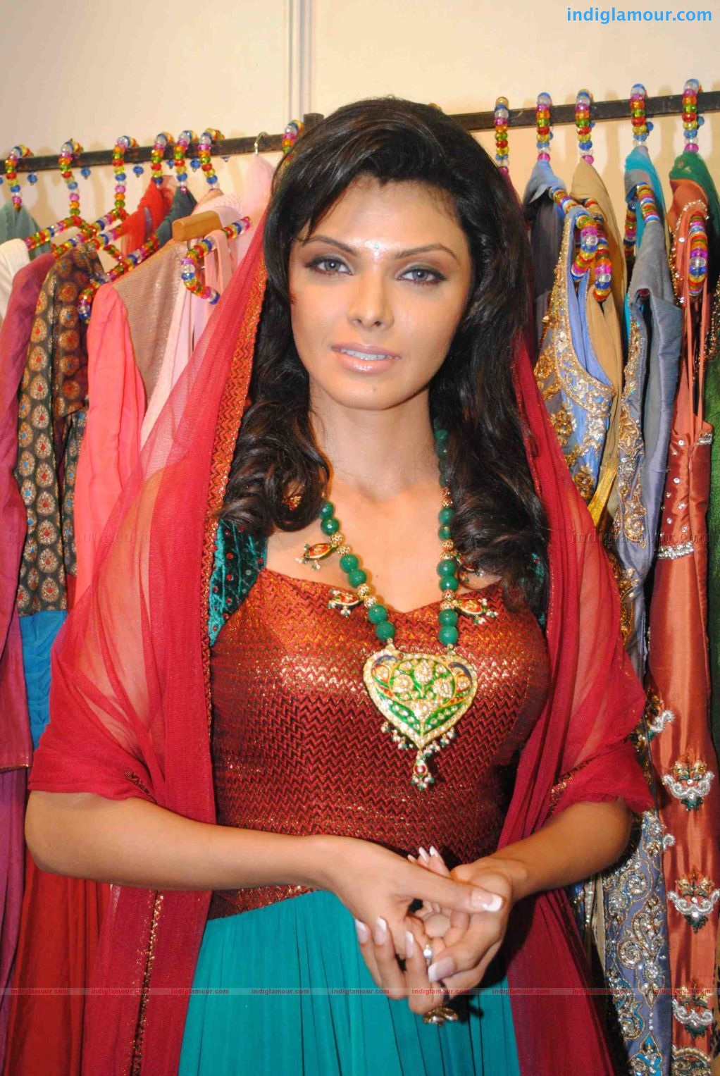 Sophie Chaudhary Sherlyn Chopra at 'Brides of Mumbai' exhibition Event hd photo