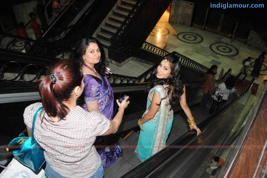Sophie Chaudhary Sherlyn Chopra at 'Brides of Mumbai' exhibition Event hd photo
