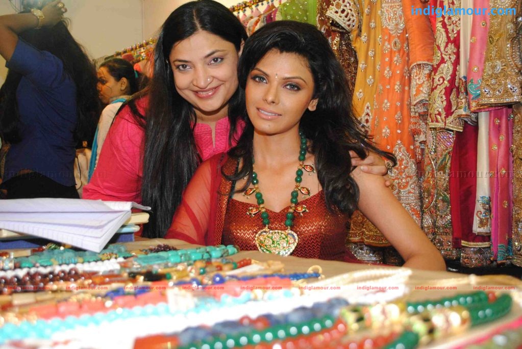 Sophie Chaudhary Sherlyn Chopra at 'Brides of Mumbai' exhibition Event hd photo