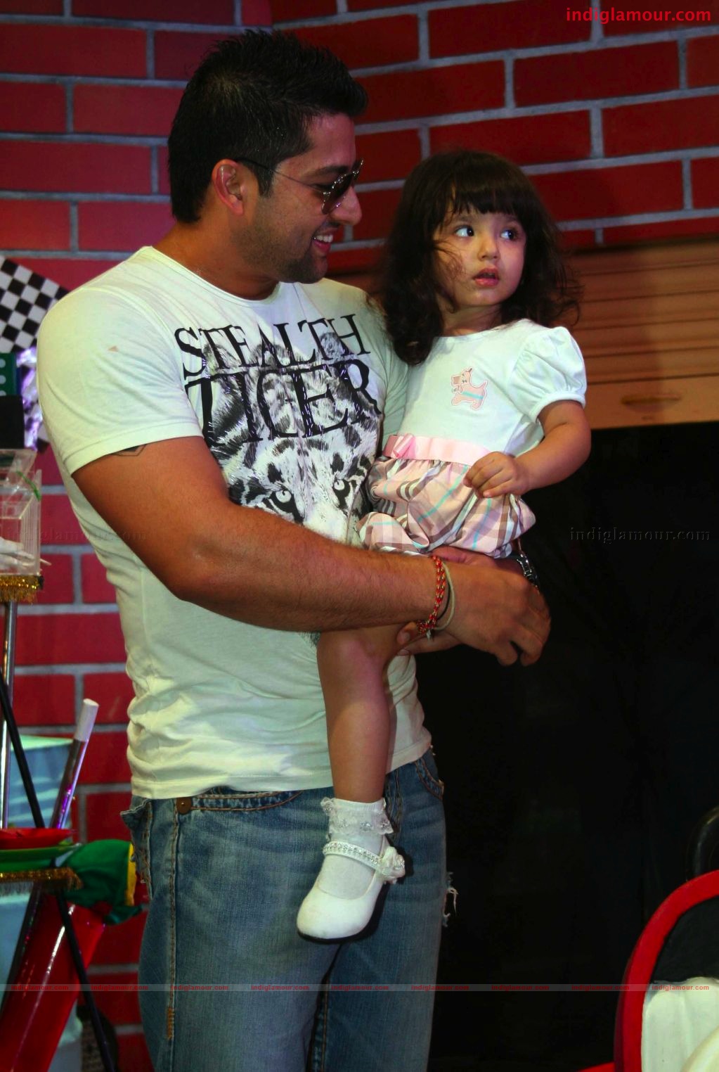 Mahima Chaudry and Aftab at the launch of Road the game Event hd photo