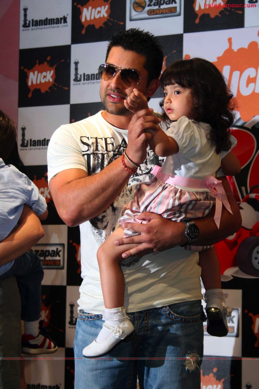 Mahima Chaudry and Aftab at the launch of Road the game Event hd photo