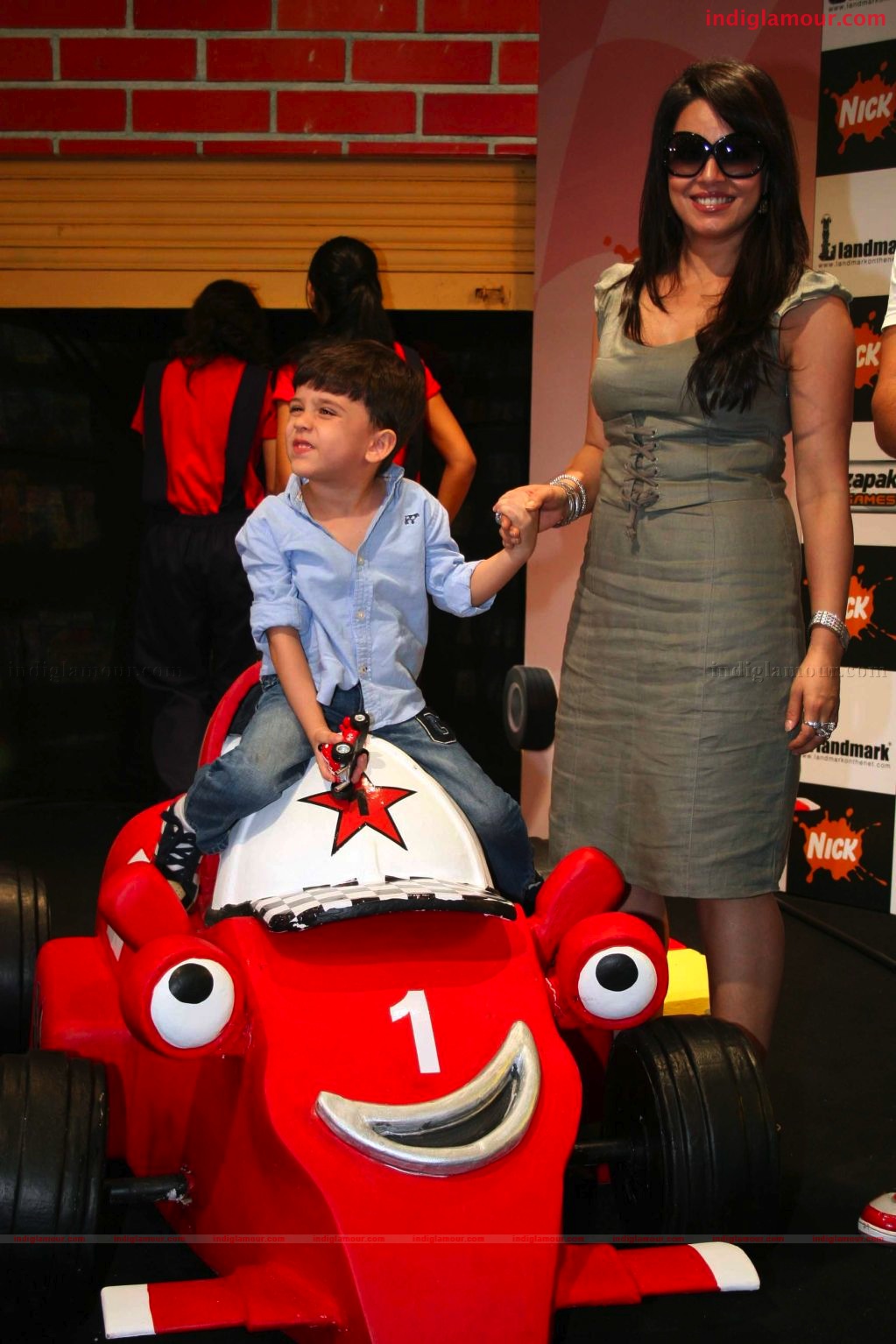 Mahima Chaudry and Aftab at the launch of Road the game Event hd photo