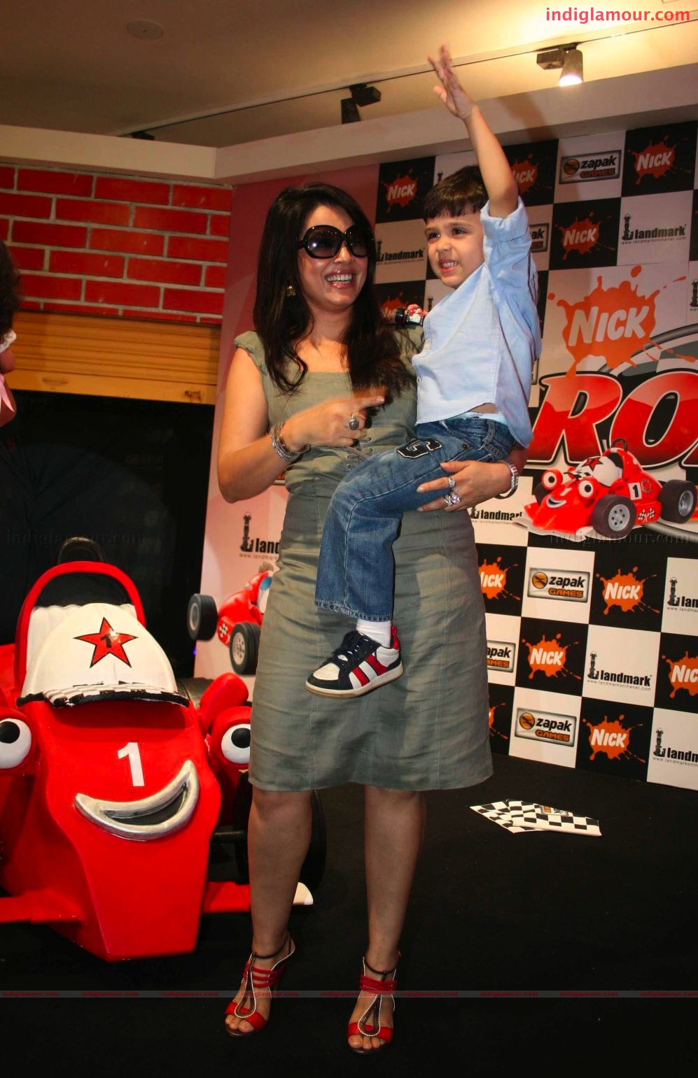 Mahima Chaudry and Aftab at the launch of Road the game Event hd photo