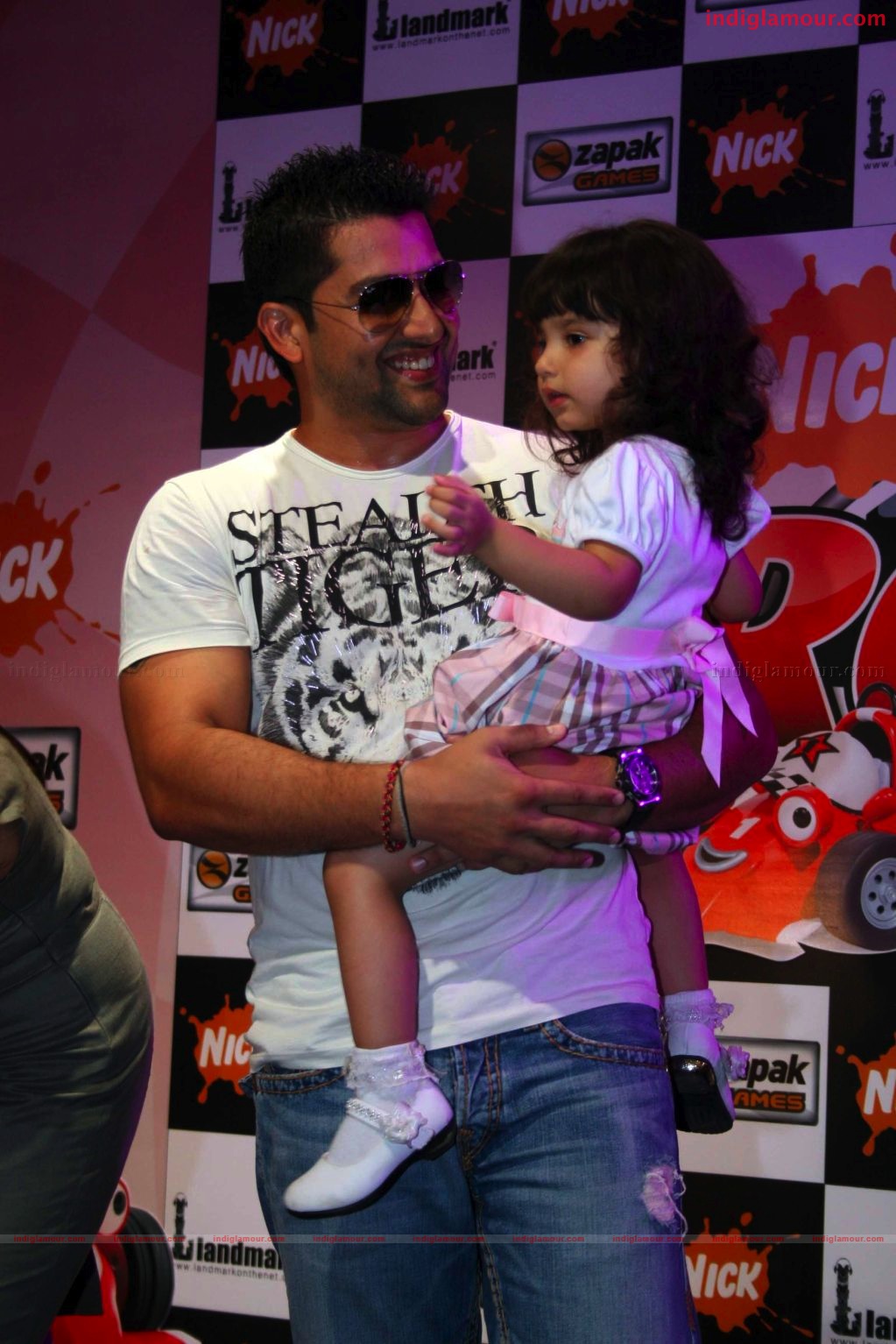 Mahima Chaudry and Aftab at the launch of Road the game Event hd photo