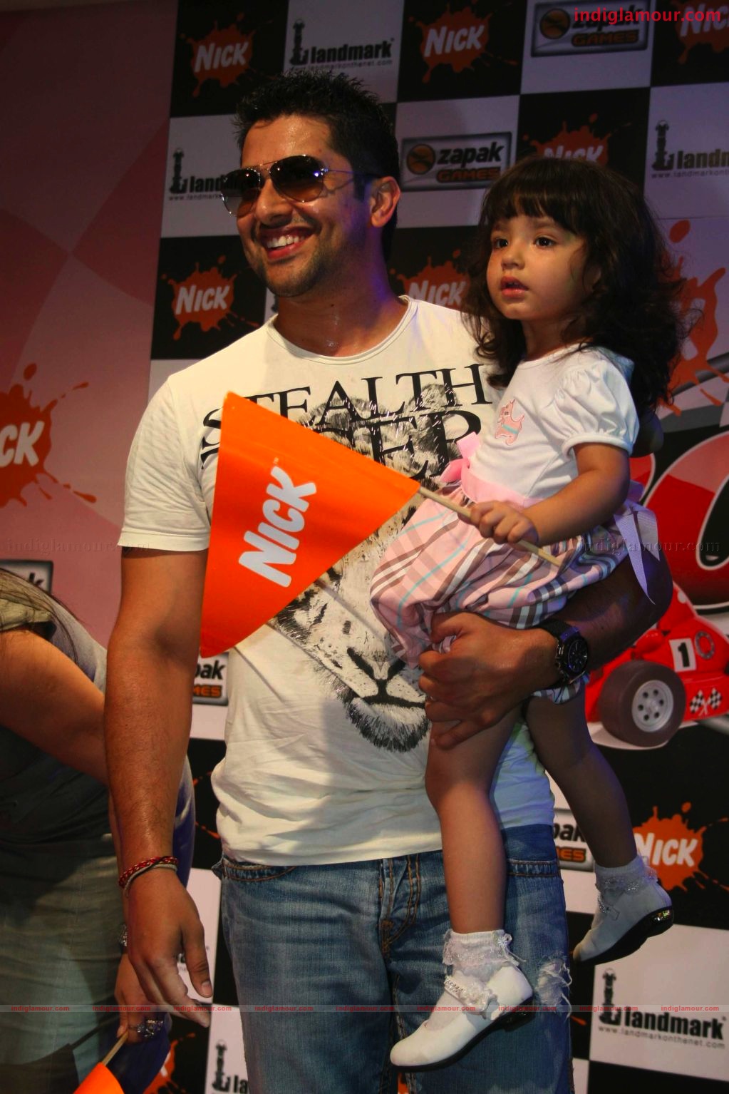Mahima Chaudry and Aftab at the launch of Road the game Event hd photo