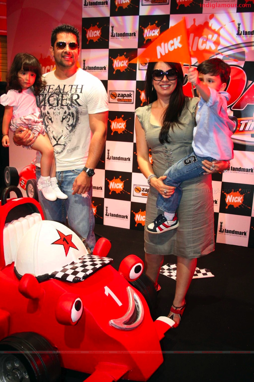 Mahima Chaudry and Aftab at the launch of Road the game Event hd photo