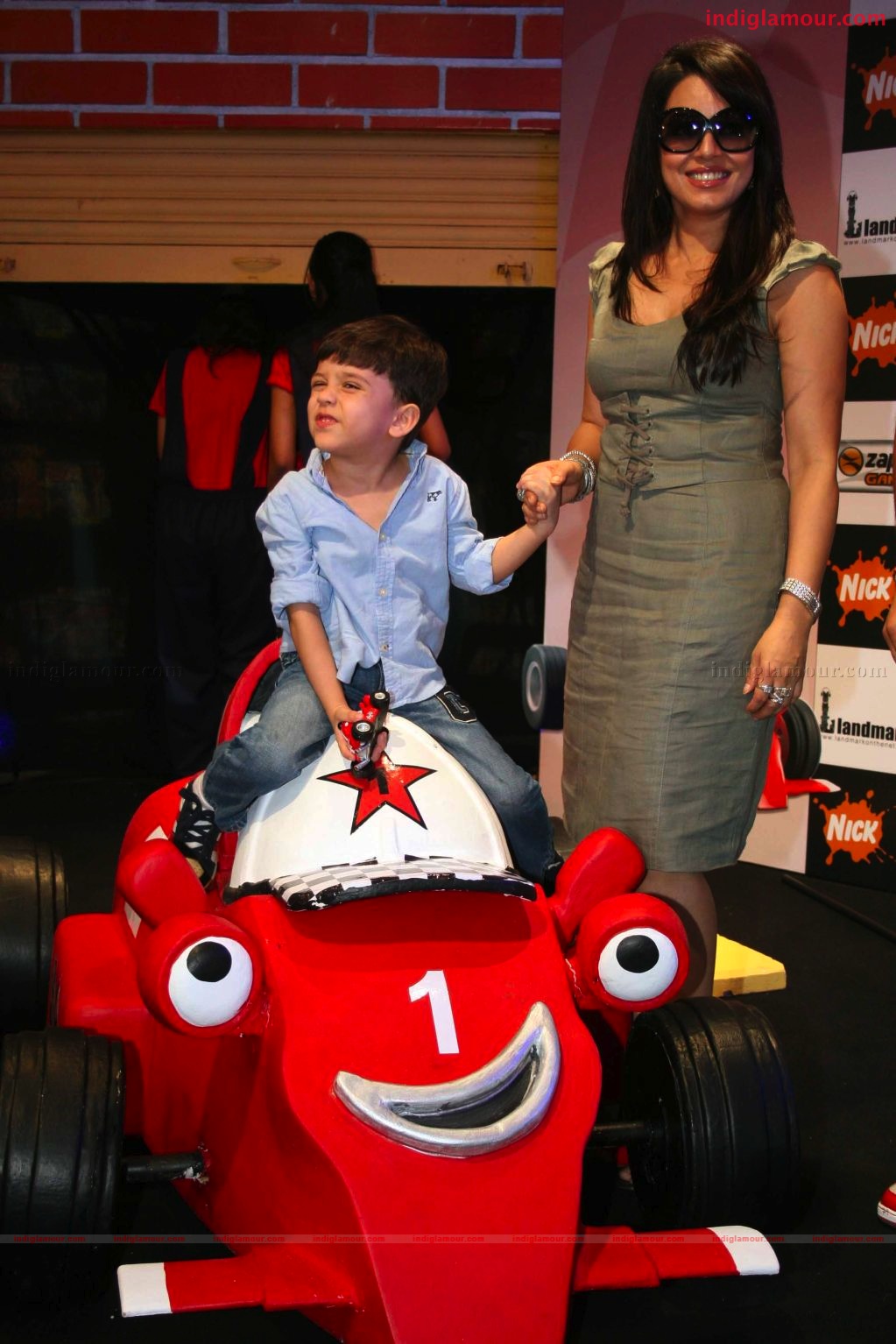 Mahima Chaudry and Aftab at the launch of Road the game Event hd photo