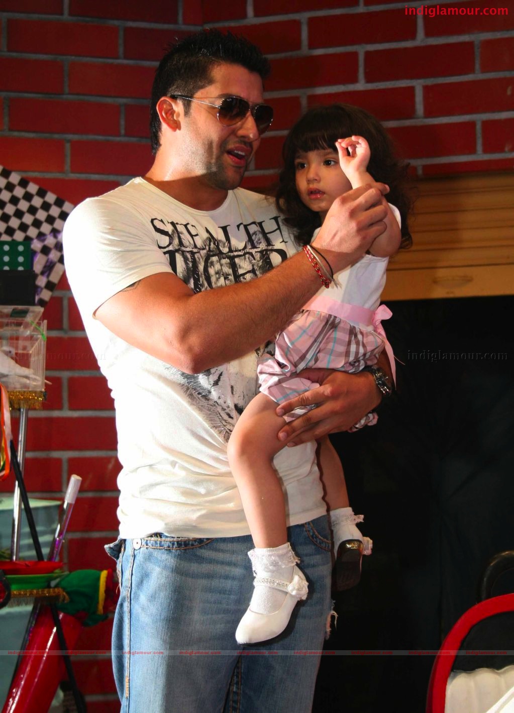 Mahima Chaudry and Aftab at the launch of Road the game Event hd photo