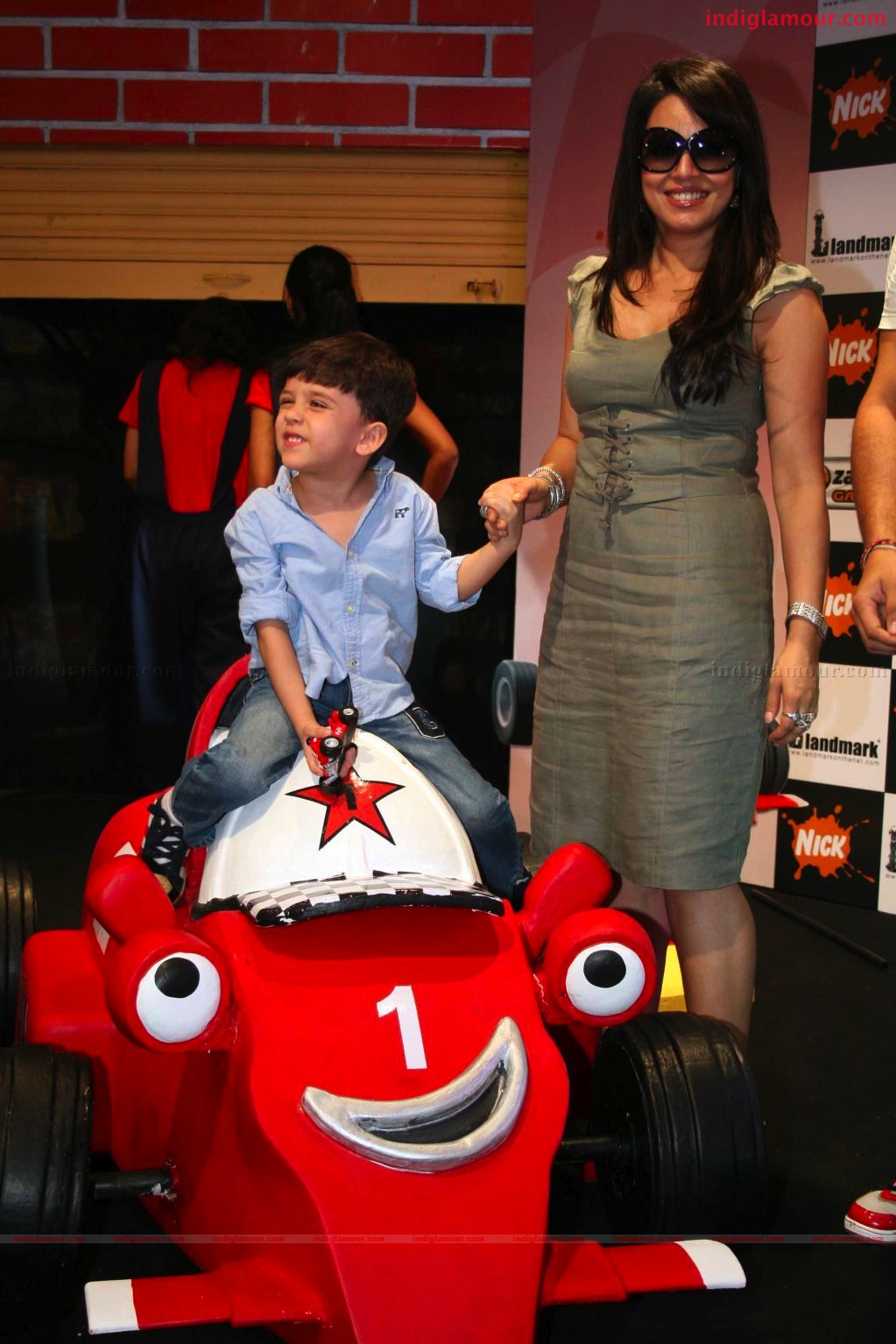 Mahima Chaudry and Aftab at the launch of Road the game Event hd photo