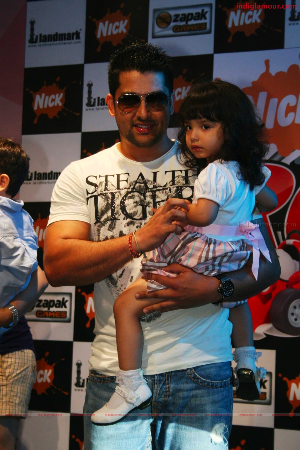 Mahima Chaudry and Aftab at the launch of Road the game Event hd photo