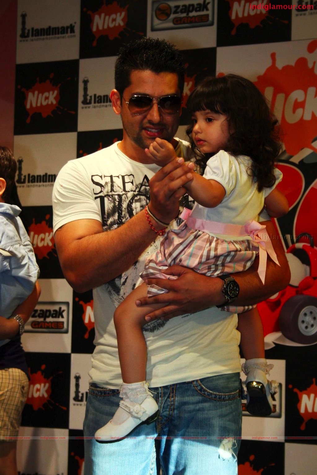 Mahima Chaudry and Aftab at the launch of Road the game Event hd photo