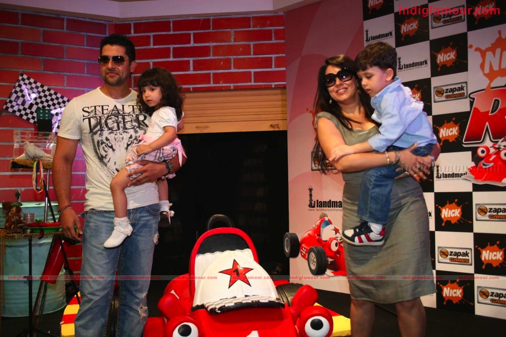 Mahima Chaudry and Aftab at the launch of Road the game Event hd photo
