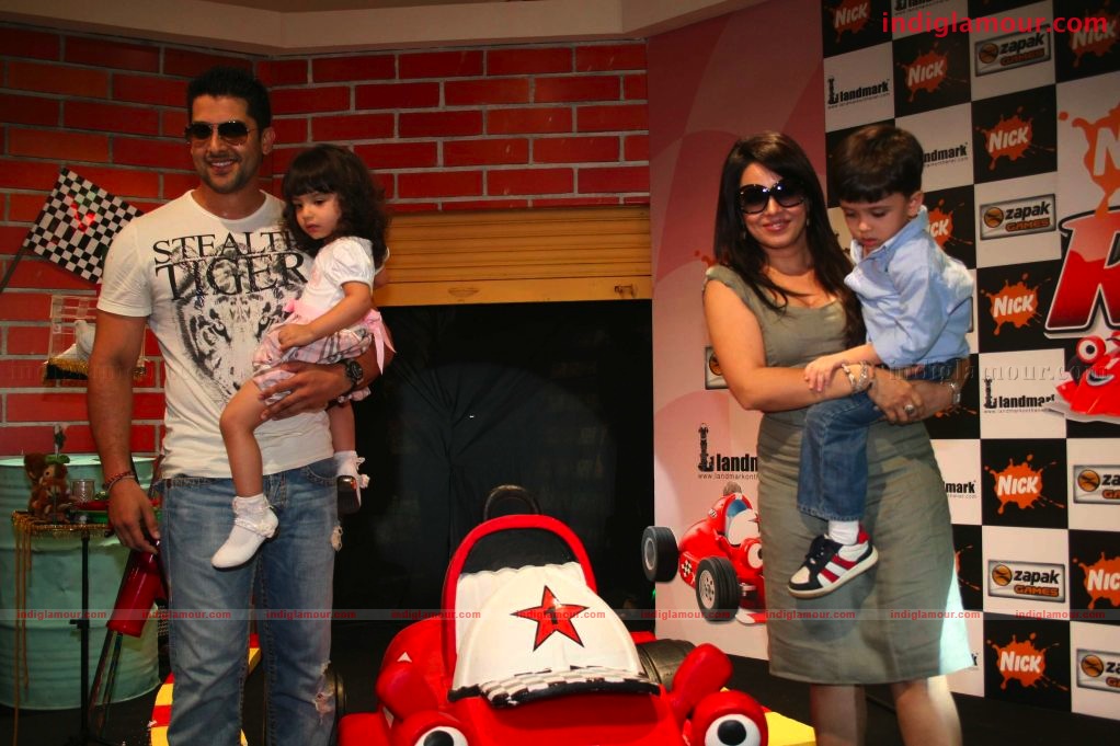 Mahima Chaudry and Aftab at the launch of Road the game Event hd photo