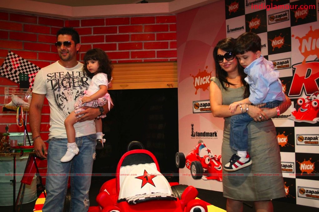 Mahima Chaudry and Aftab at the launch of Road the game Event hd photo