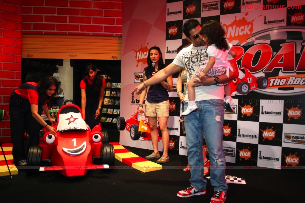 Mahima Chaudry and Aftab at the launch of Road the game Event hd photo