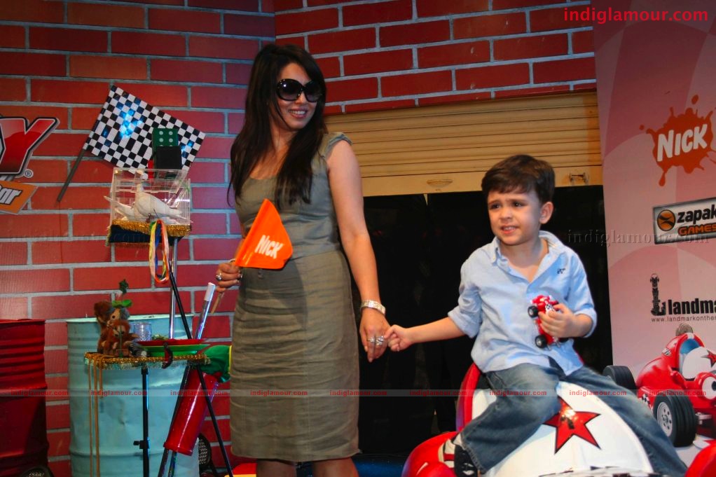 Mahima Chaudry and Aftab at the launch of Road the game Event hd photo
