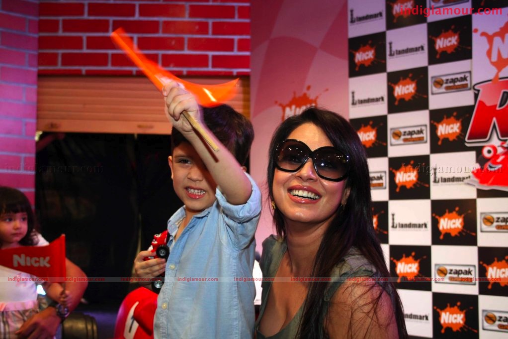 Mahima Chaudry and Aftab at the launch of Road the game Event hd photo