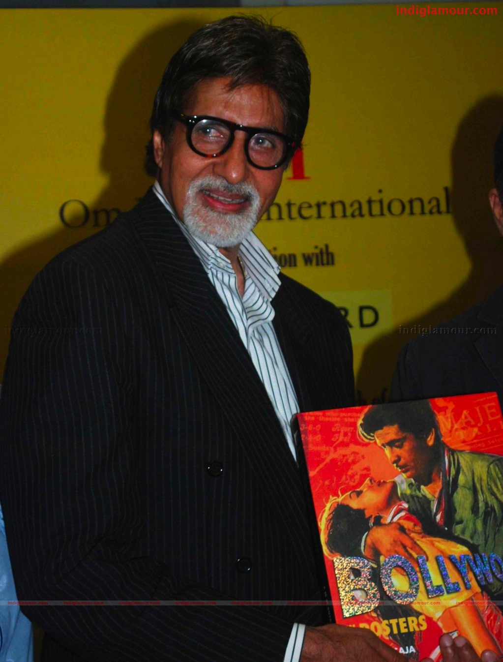 Amitabh Bachchan Launches S M M AUSAJA's Book Bollywood in posters Event hd photo