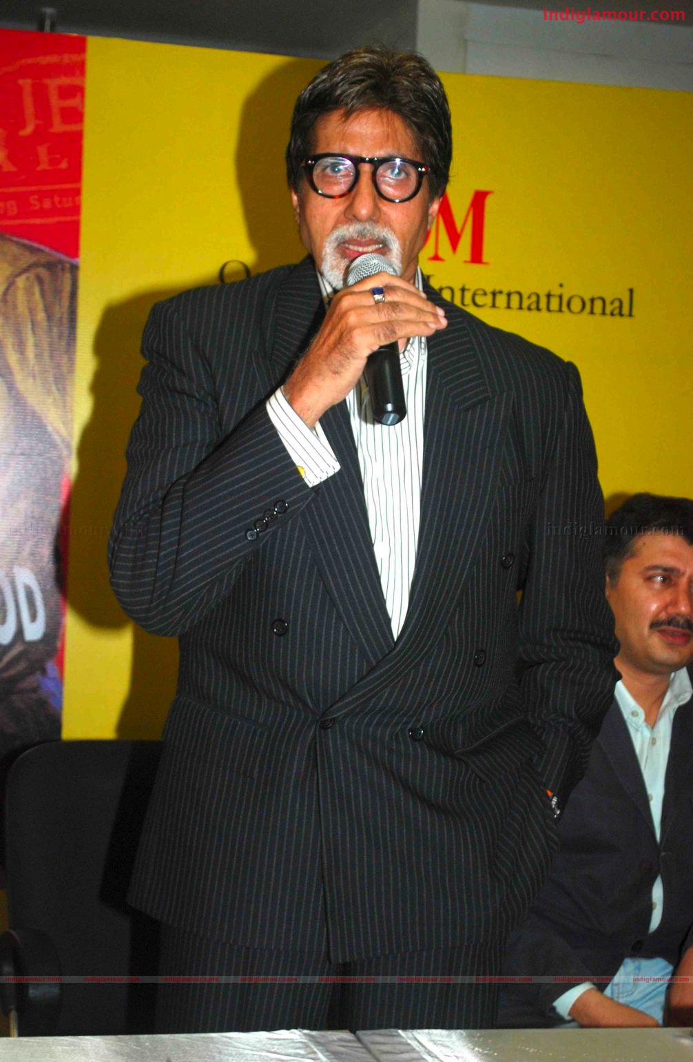 Amitabh Bachchan Launches S M M AUSAJA's Book Bollywood in posters Event hd photo