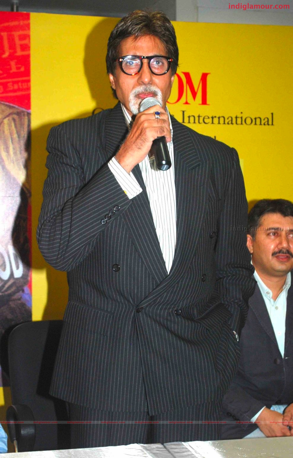 Amitabh Bachchan Launches S M M AUSAJA's Book Bollywood in posters Event hd photo