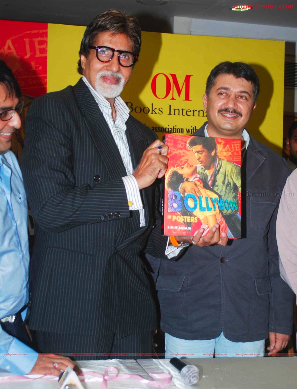Amitabh Bachchan Launches S M M AUSAJA's Book Bollywood in posters Event hd photo