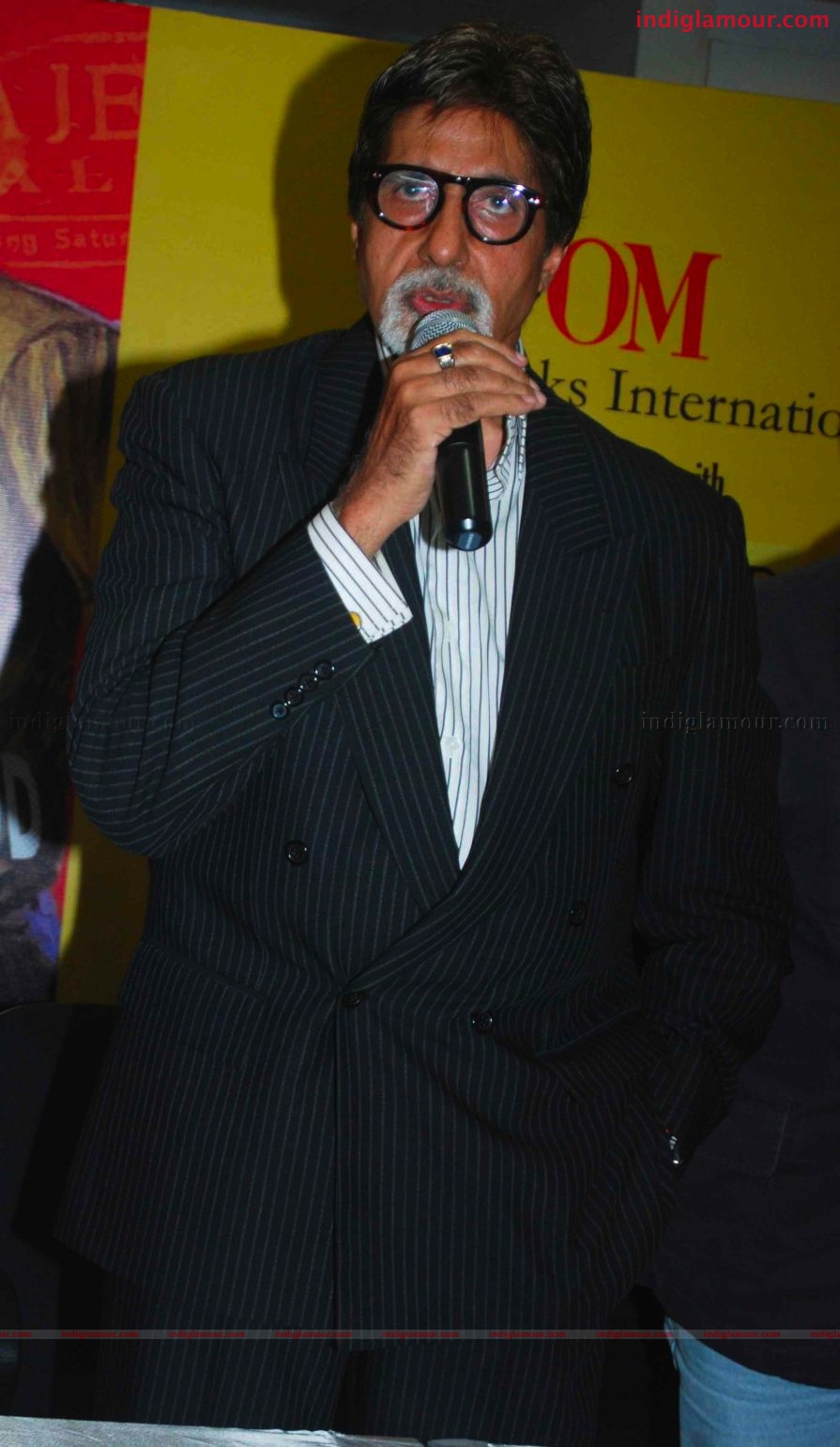 Amitabh Bachchan Launches S M M AUSAJA's Book Bollywood in posters Event hd photo