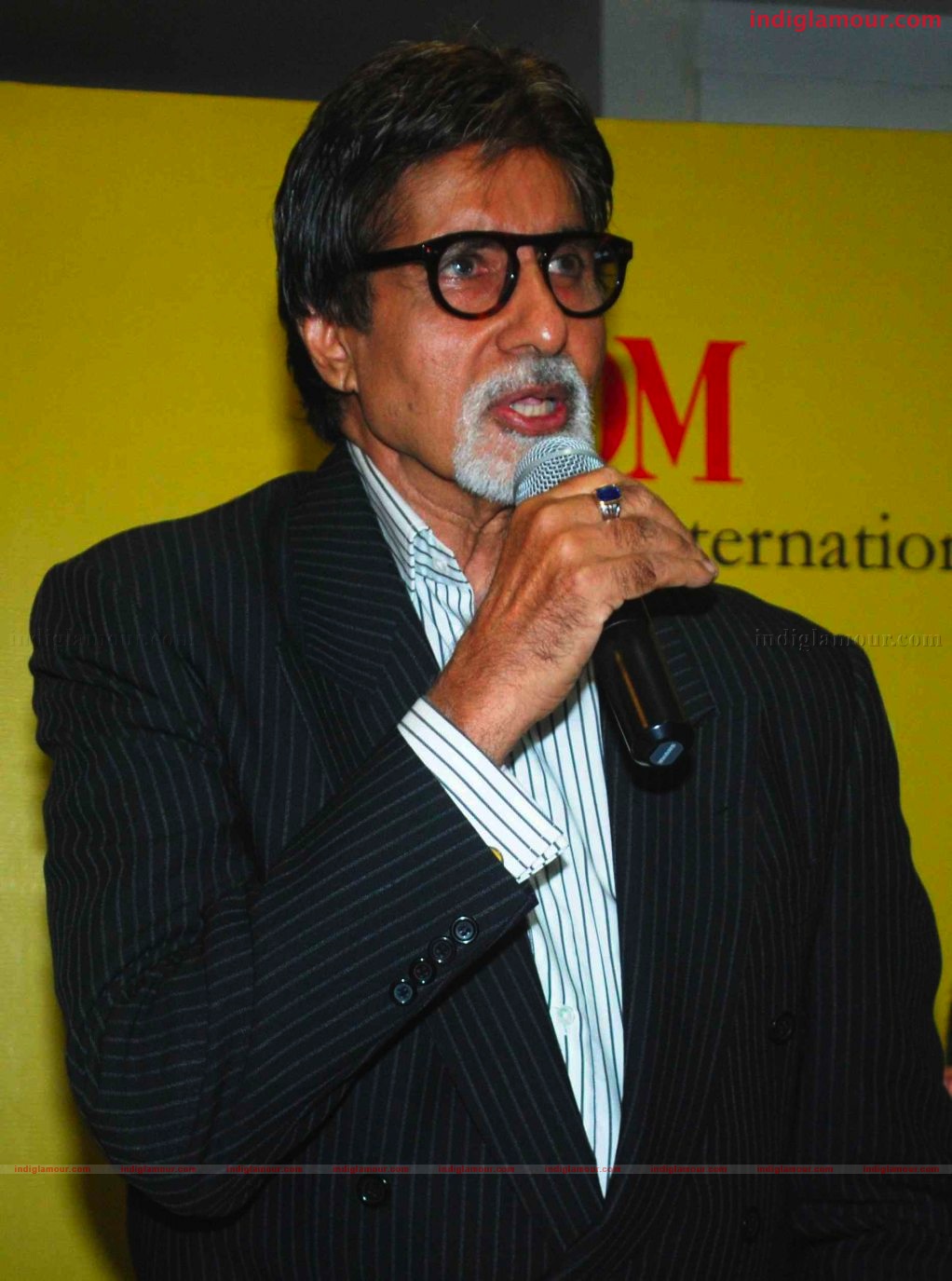 Amitabh Bachchan Launches S M M AUSAJA's Book Bollywood in posters Event hd photo